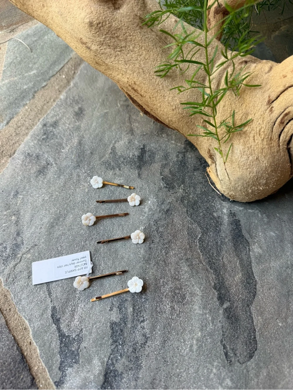 New🌟Free People-Summer Days  White Flower Bobby Pins - Set of 6